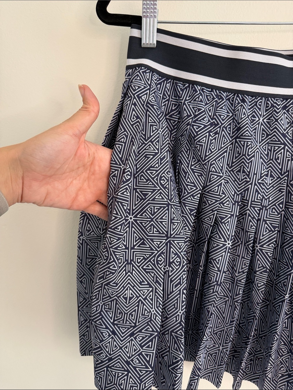 Greyson Labyrinth Leo Navy Pleated Active Skort Skirt Golf Tennis Size XL - Picture 2 of 6